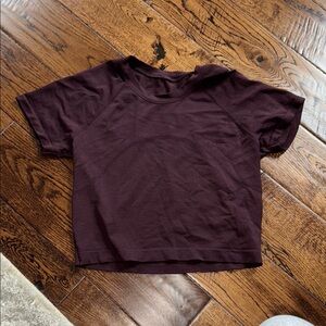 Lululemon swiftly tech cropped shirt in goodnight plum
